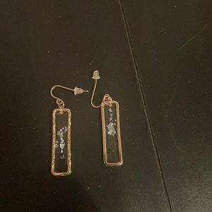 Stella and dot glitter glass and gold dangle earrings